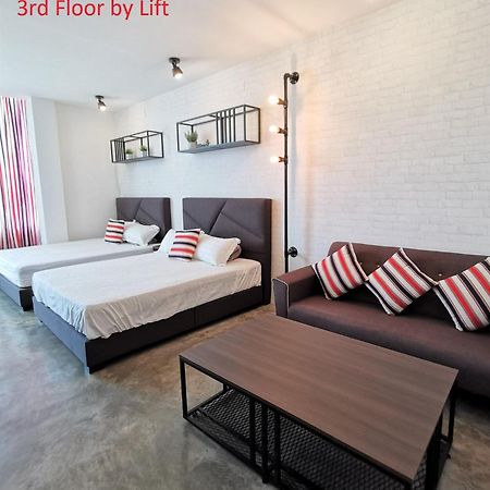 Mwv Family Suite Room Muar Buitenkant foto